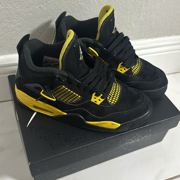 Yellow thunders,jordan 4s - Picture 2 of 5